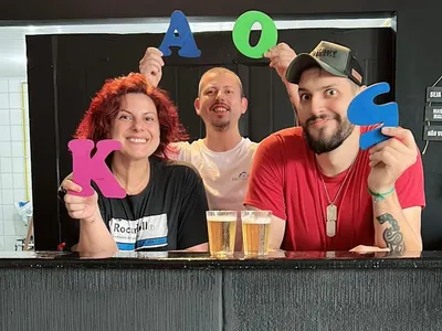 kaos-novo-bar-inaugura-com-cerveja-gelada-drink-de-praia-capeta-e-gastronomia-afetiva