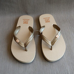 Chinelo-de-praia-para-mulher