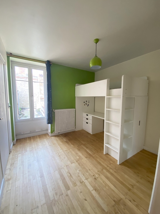 Home staging chambre ado avant ameublement Rezé