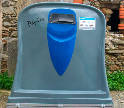 Poubelle pour le papier à Apremont