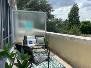 Home staging à Nantes - Aménagement d'un coin salon sur une terrasse