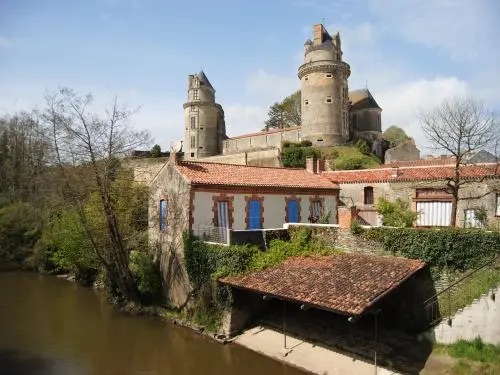 Village d'Apremont en Vendée