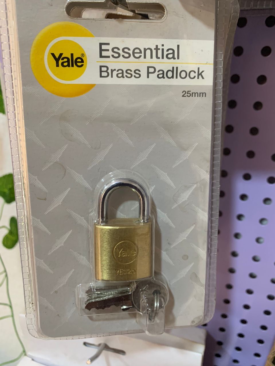 25mm Yale Essential Brass Padlock YE1/25 Image