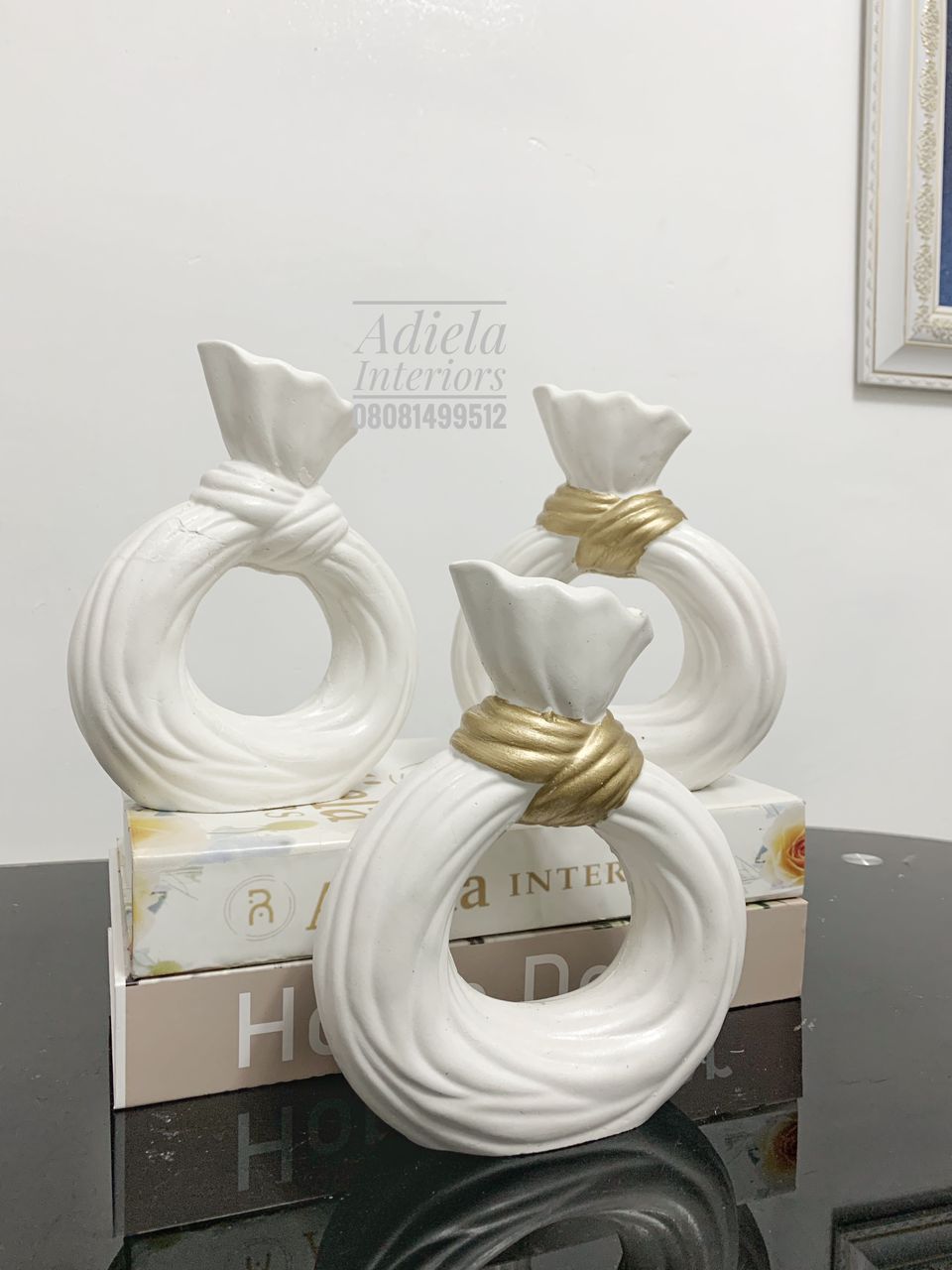 Knotted Donut Vase Image