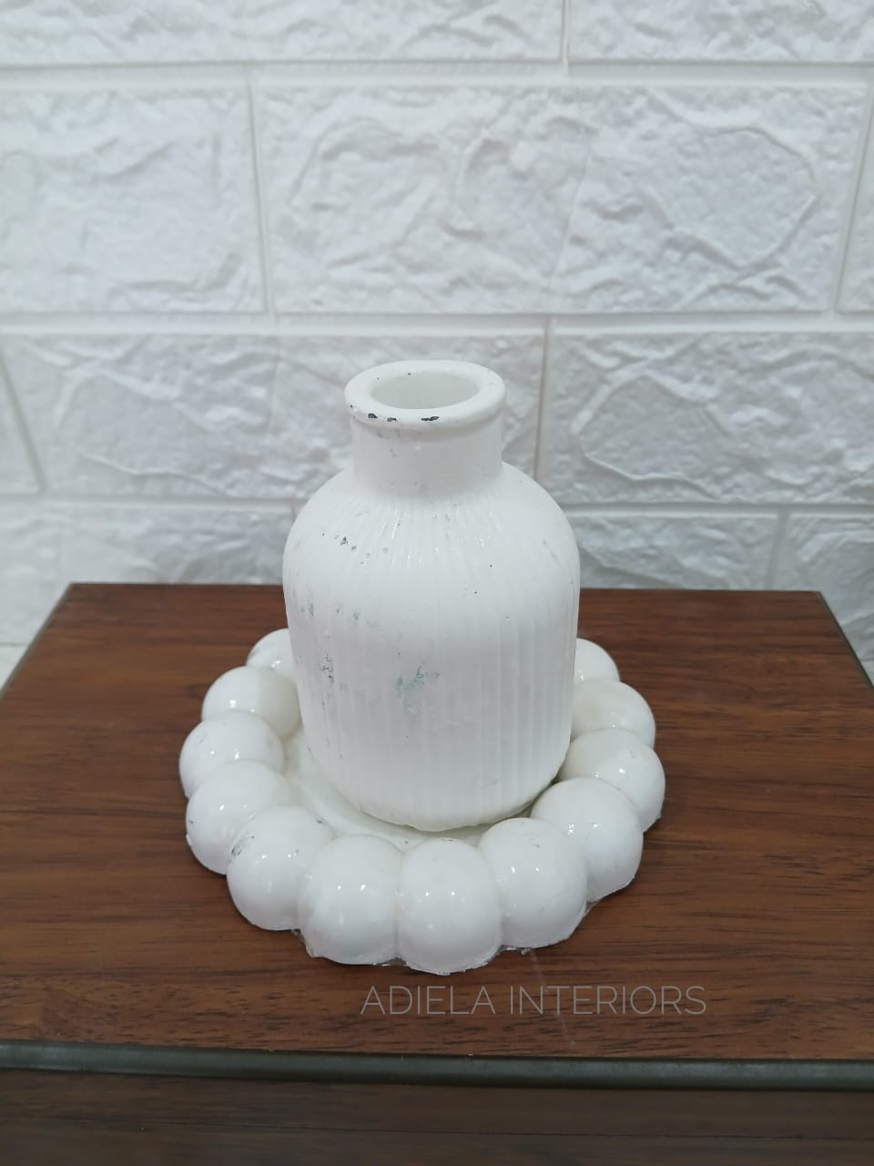 Vase & Saucer Set Image