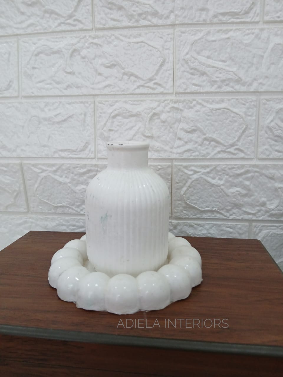Vase & Saucer Set Image