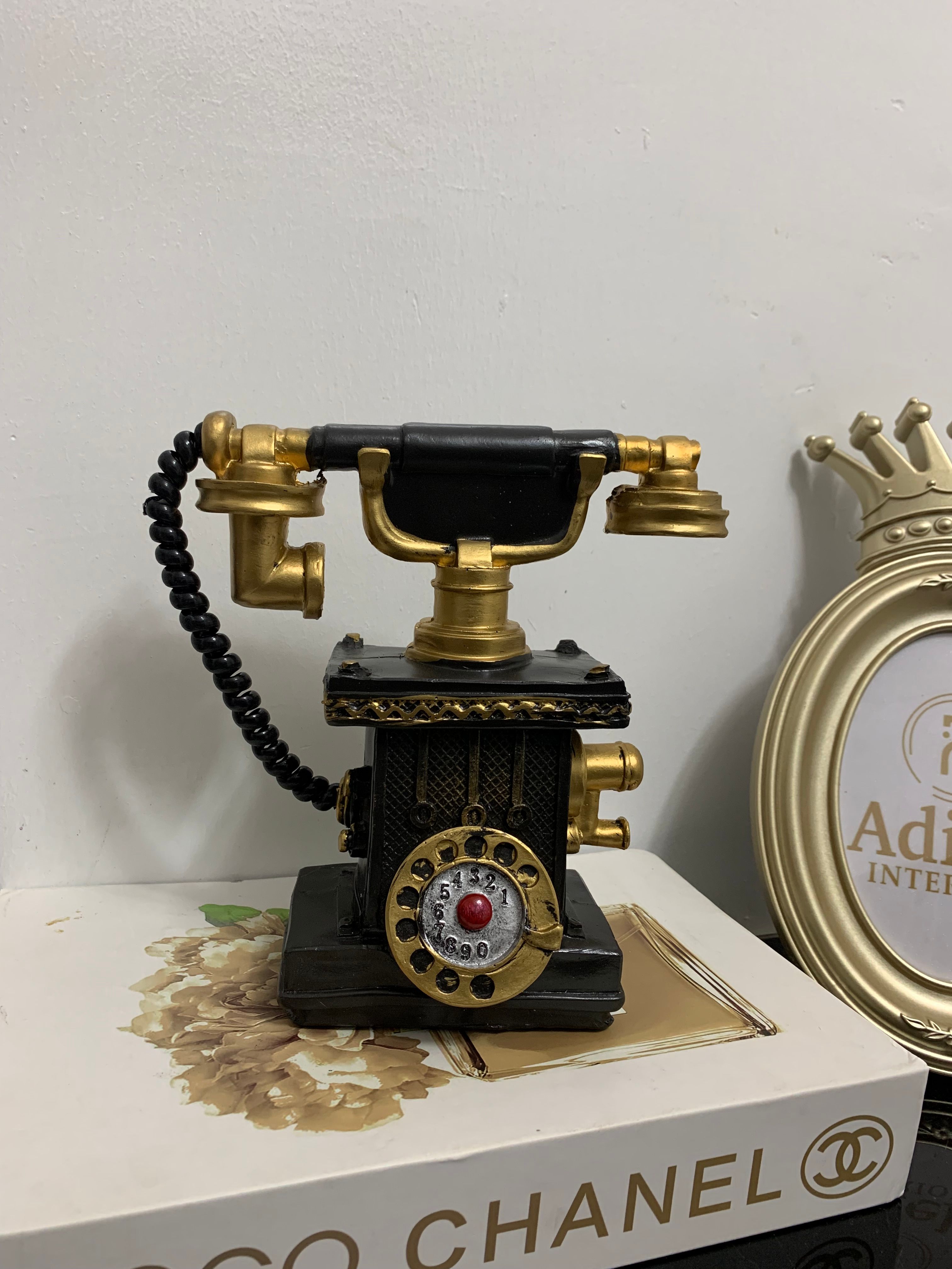 Ceramic Telephone Decor Image