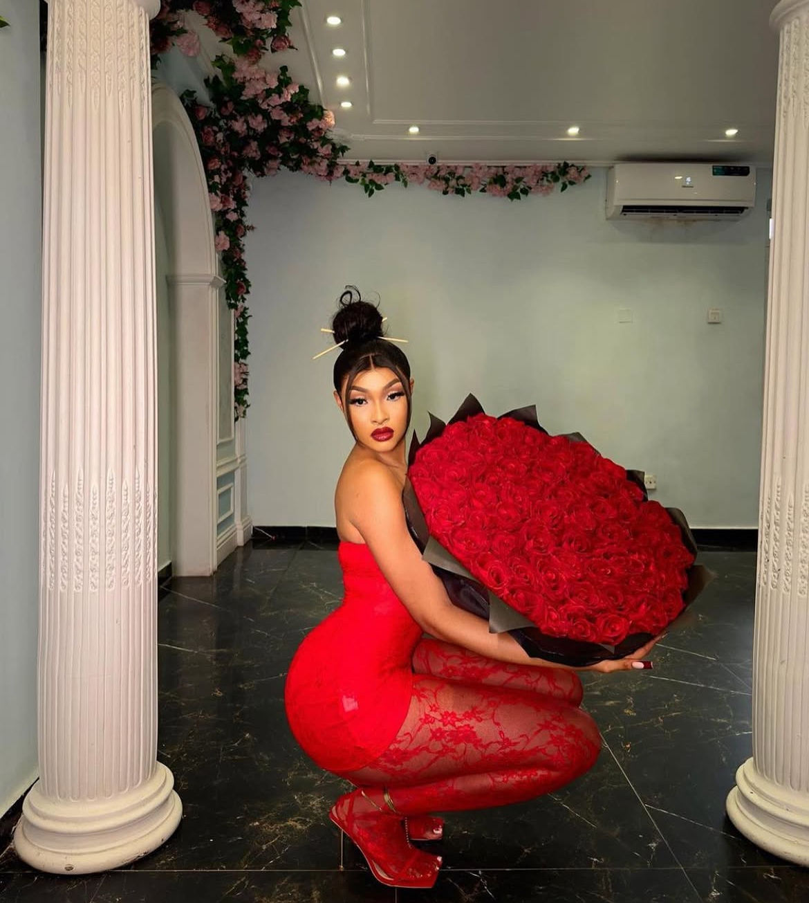 Royal Grande bouquet rental Image