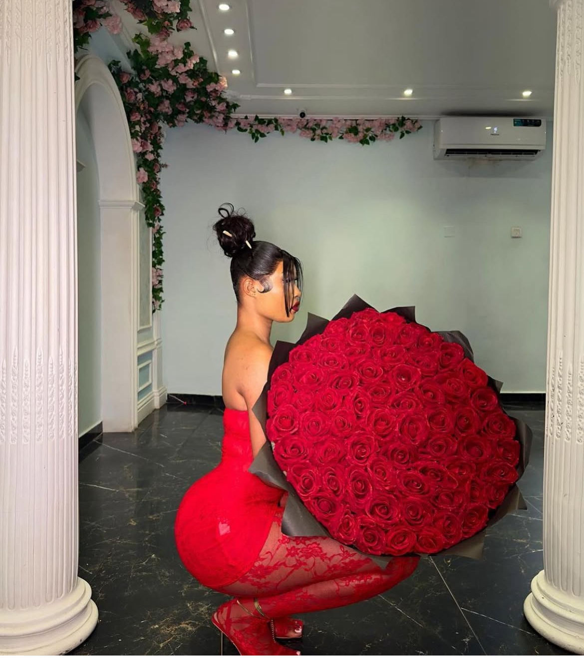 Royal Grande bouquet rental Image
