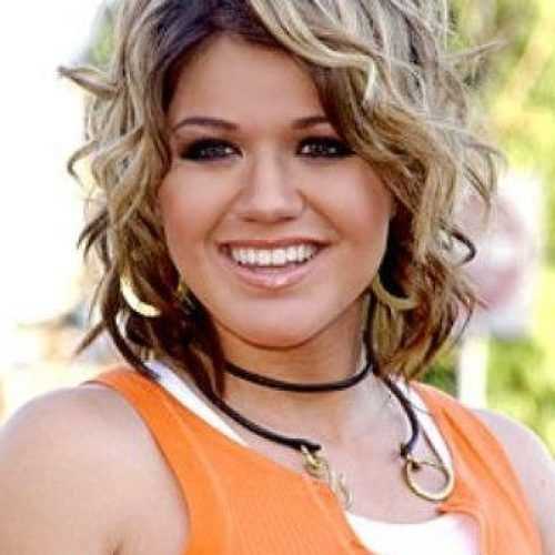 Kelly Clarkson Short Haircut (Photo 10 of 15)