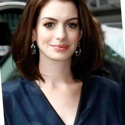 Anne Hathaway Medium Hairstyles (Photo 2 of 20)