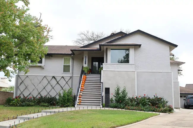 Residential Building - Excello Homes