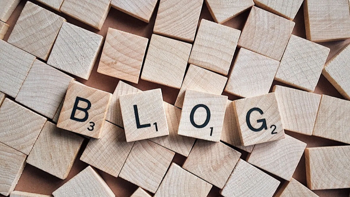 Peças formando a palavra Blog