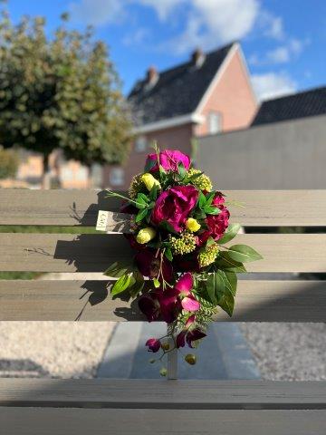 zijden bloemstuk - paarse tinten
Druppelvorm
40 cm x 30 cm