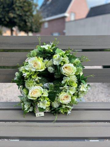 Zijden bloemstuk ronde krans - witte bloemen - diameter: 40 cm