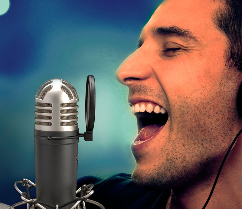 Singing into MTR101