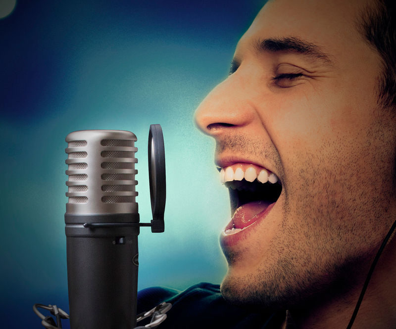 Singing into MTR231