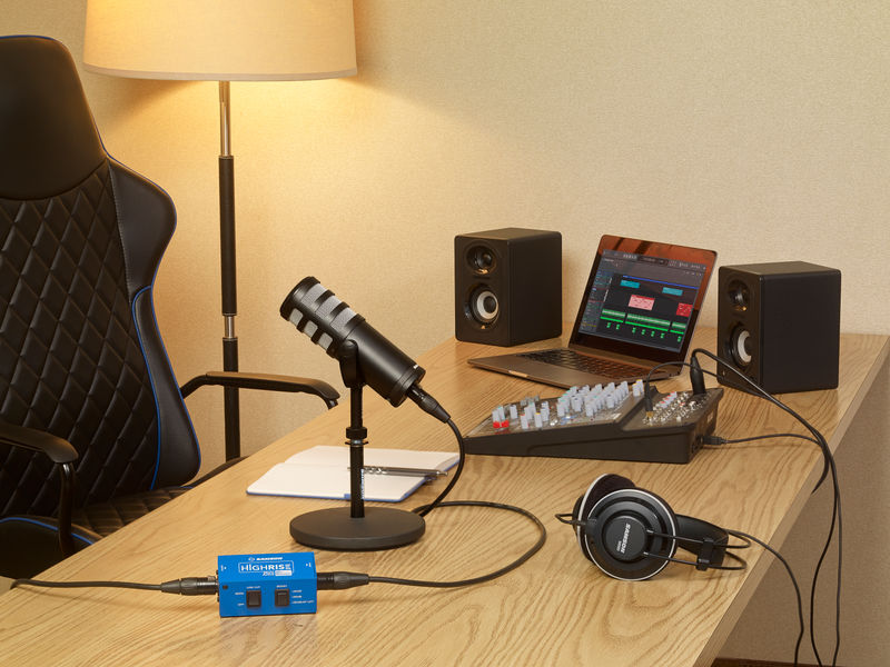 Podcast-Desktop-Q9x-HighRise-SR990-MediaOne-MXP-02B-SA1317