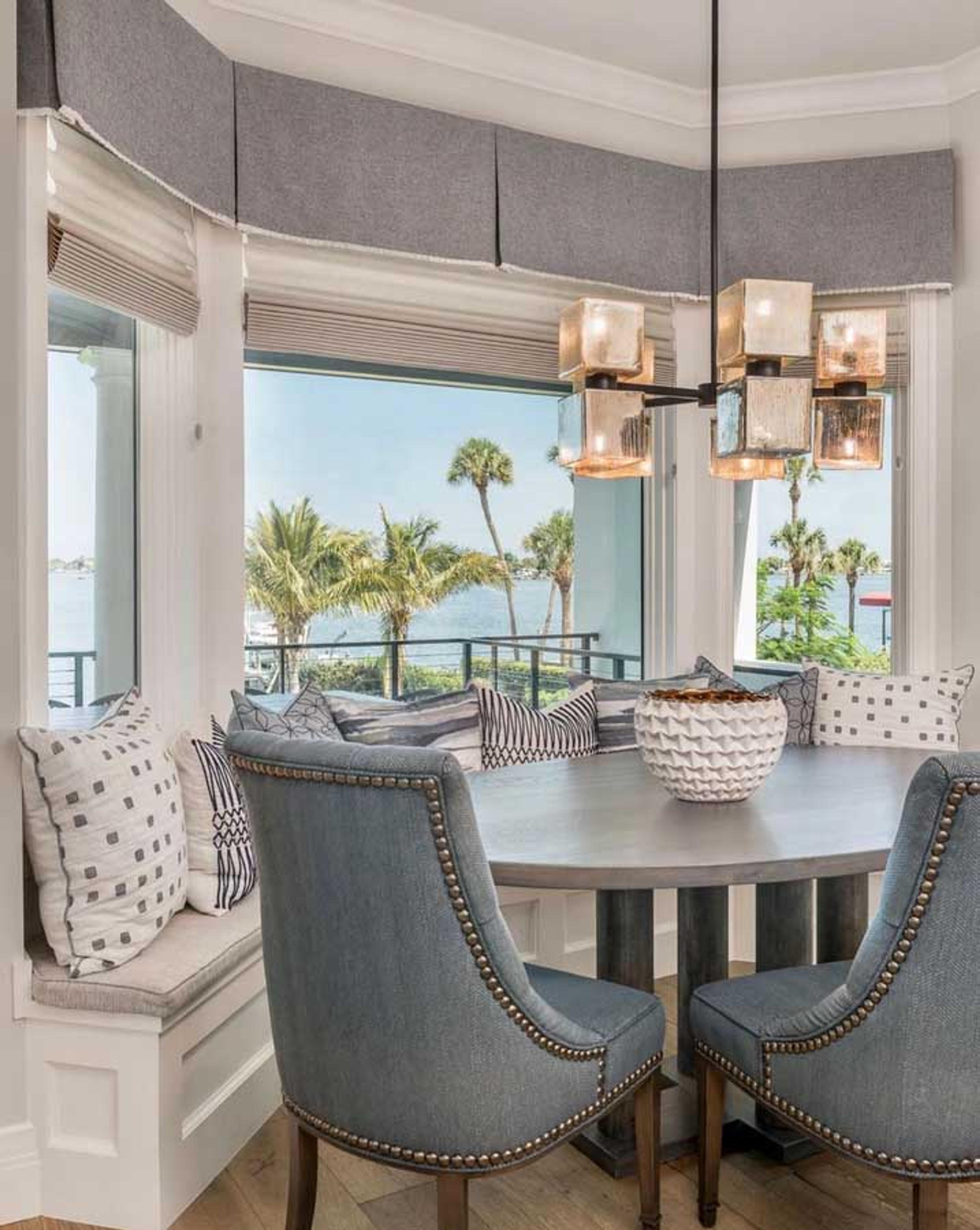 Breakfast nook overlooking palm trees and the ocean