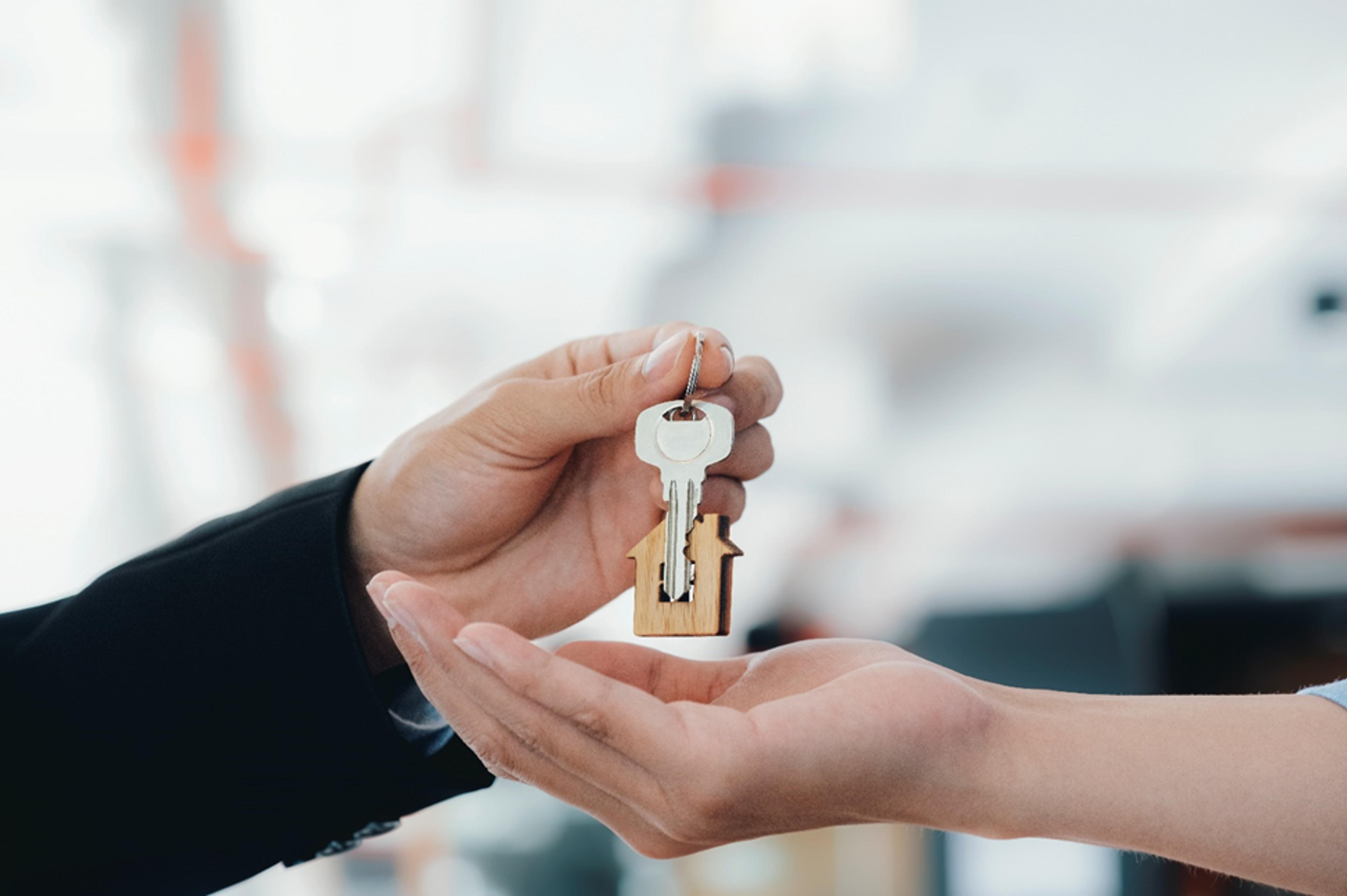 Landlord handing over new apartment keys to tenant on move-in day