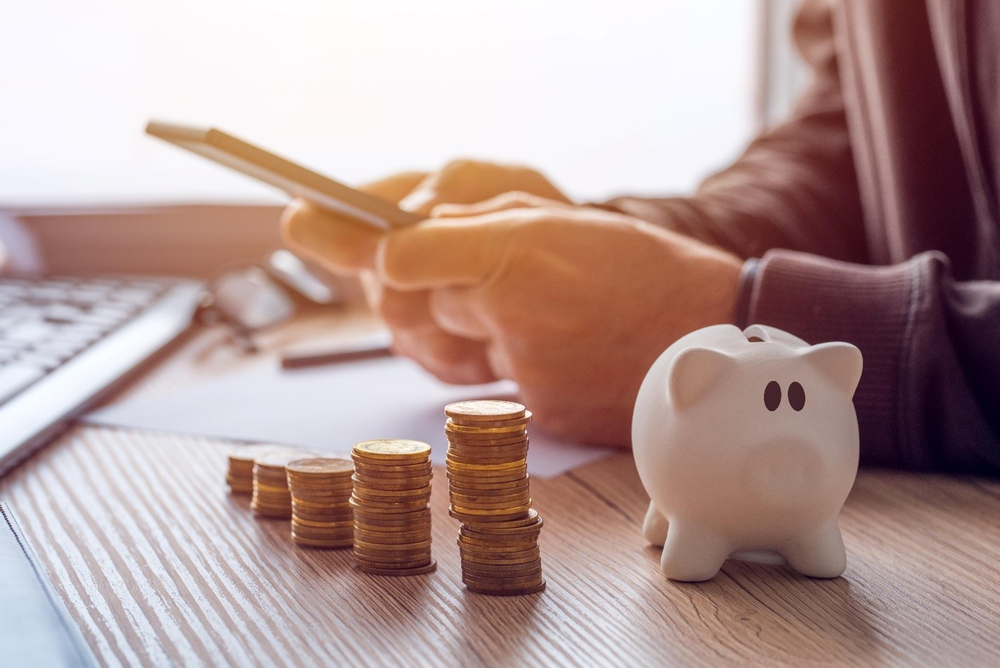 Coins and piggy bank laid out, calculating moving costs.