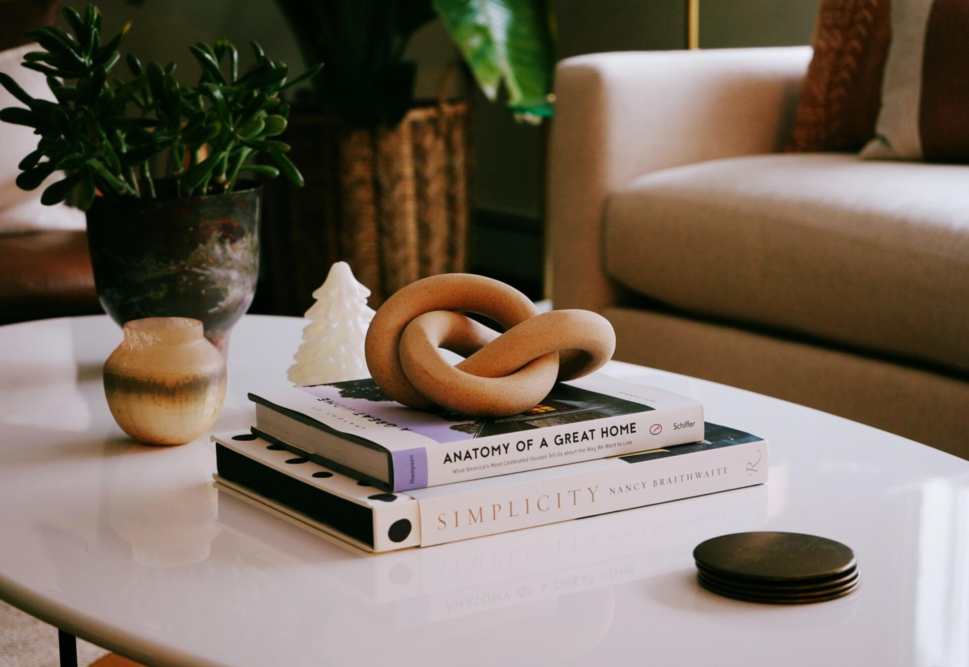 10 Coffee Table Accents for Living Room Inspiration