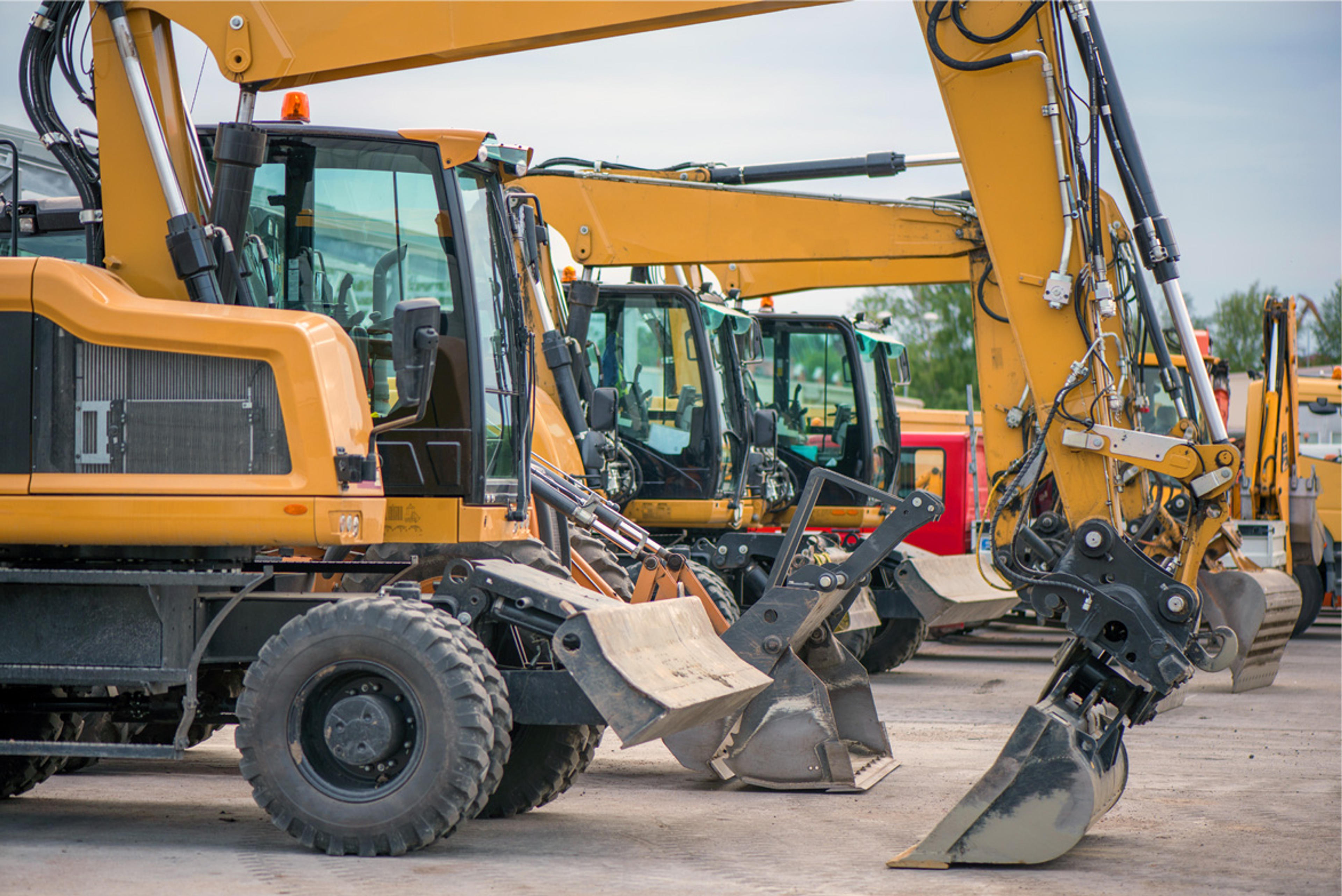 Store construction equipment with industrial outdoor storage