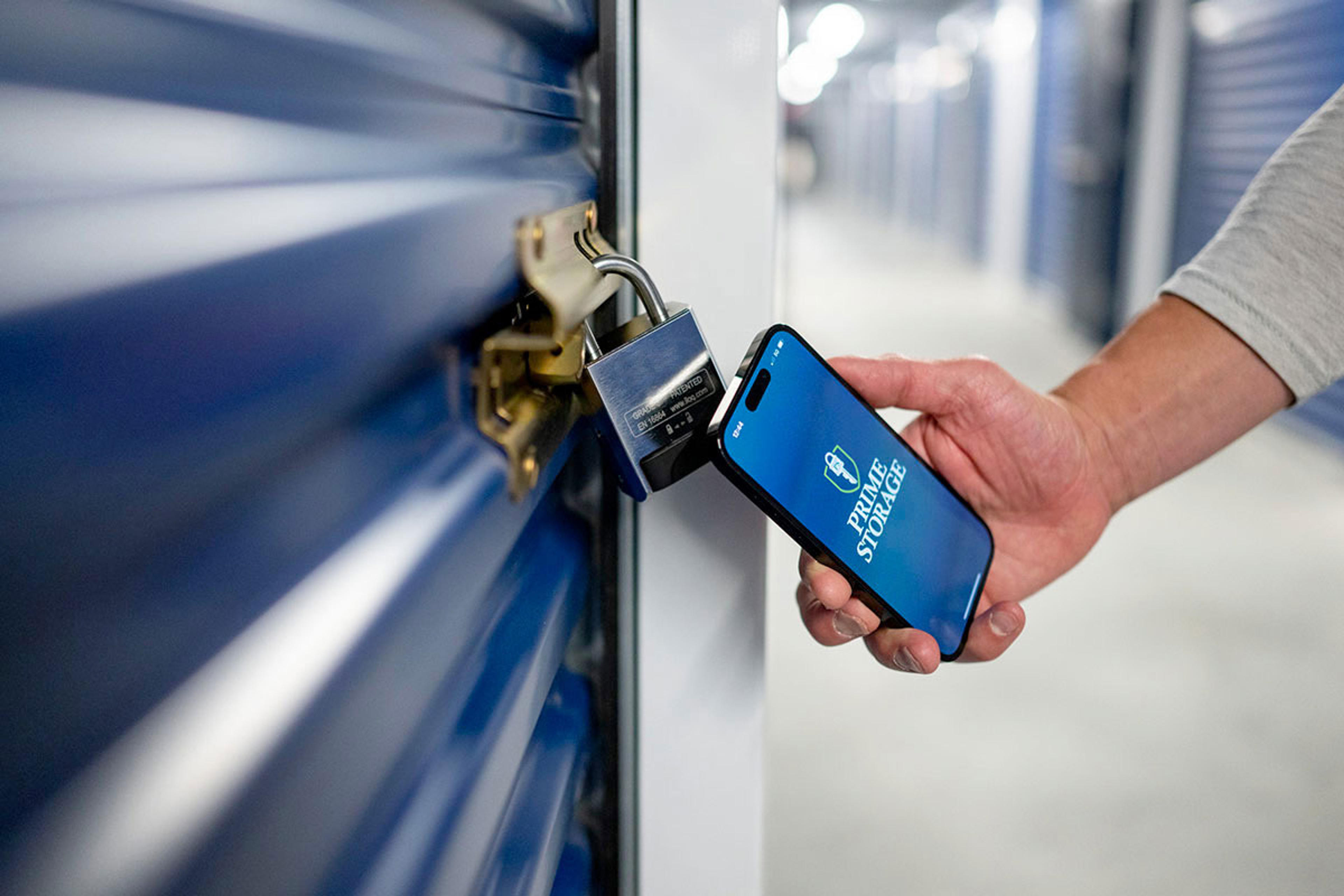 Prime Storage app being used to unlock unit