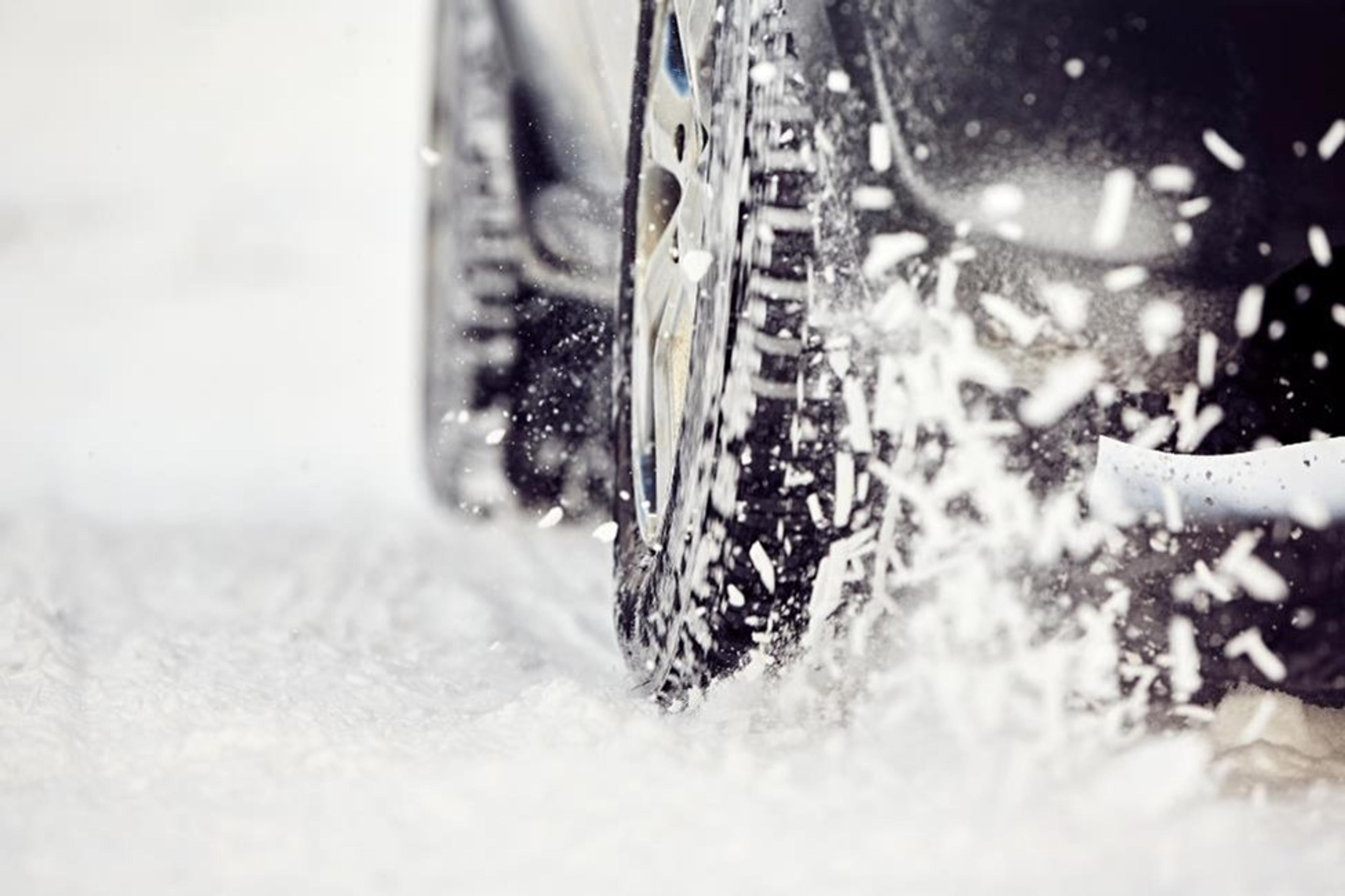 A car driving on the snow