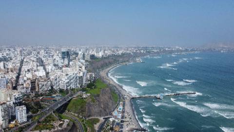 As 15 Melhores Praias de Lima para Aventuras ao Sol