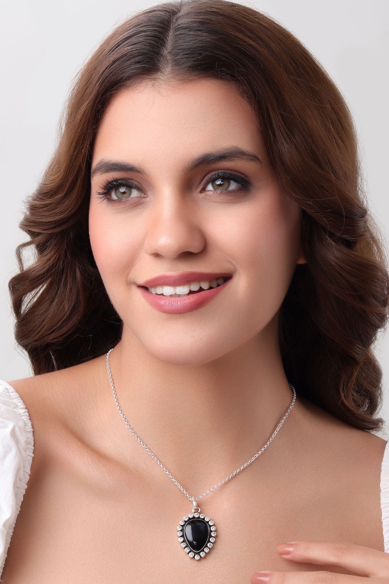 291RVI-Nyx-Petal-Pendant-C1