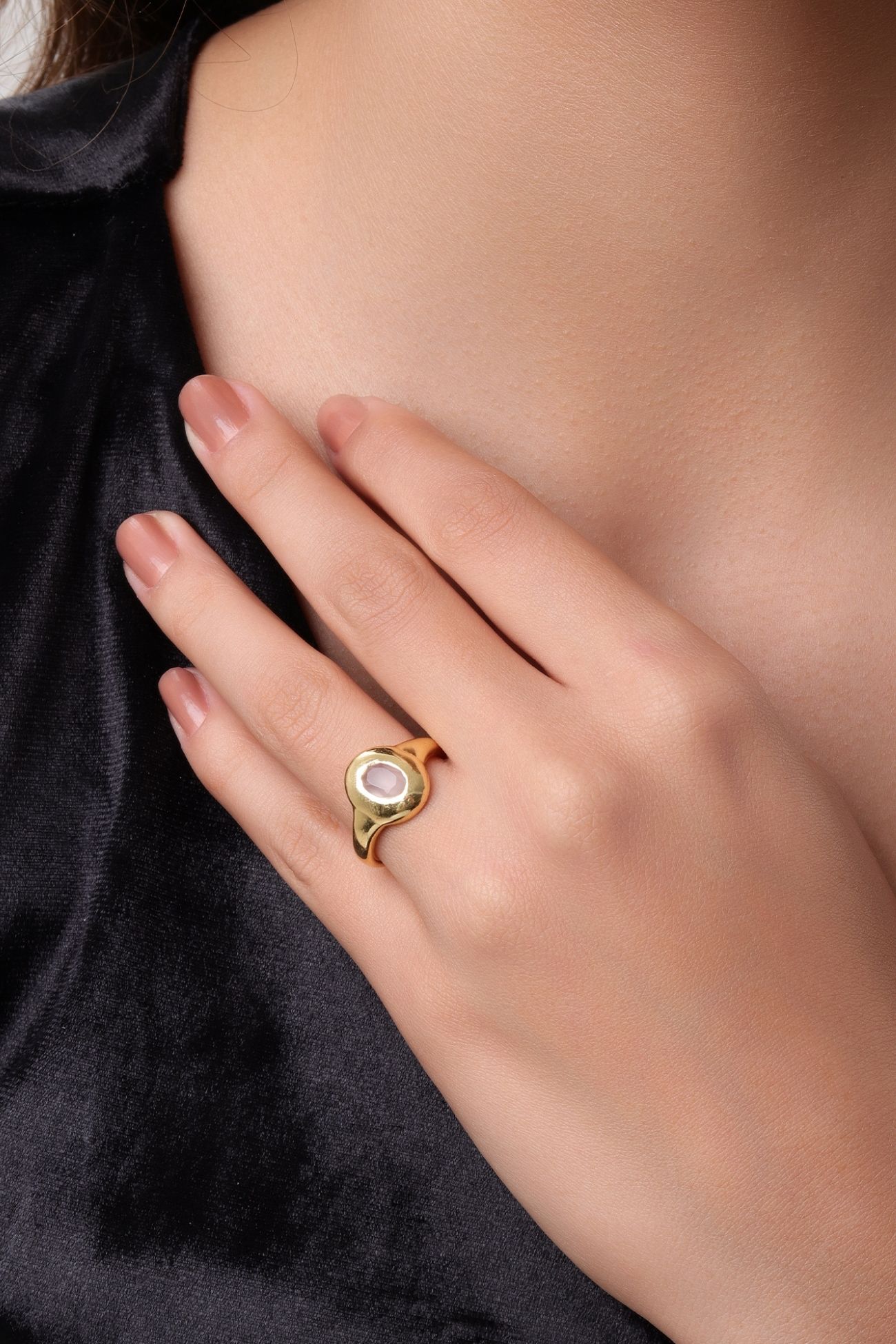 350RVI-Radiant-Luxe-Oval-Ring-A1-V2.