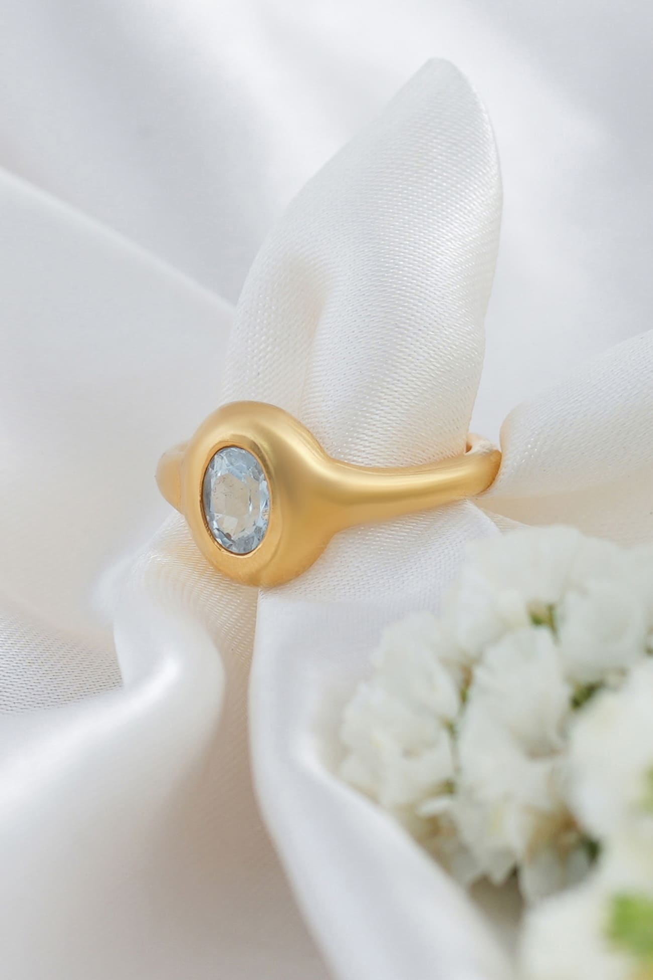 350RVI-Radiant-Luxe-Oval-Ring-C1-V1 (1)