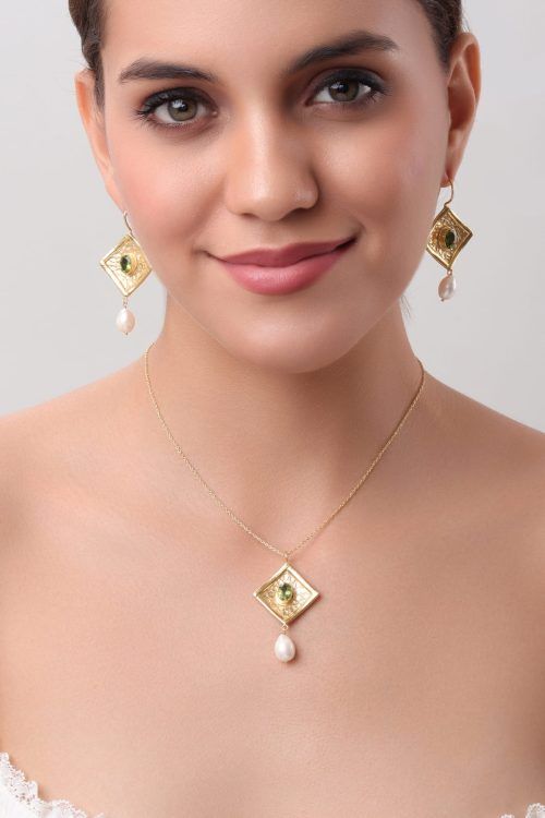 Athena Hammered Square Pendant Set