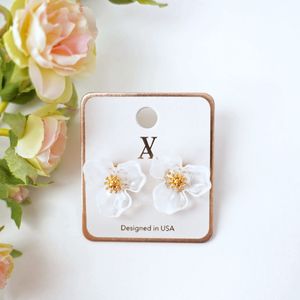 White And Gold Flower Studs Product Image