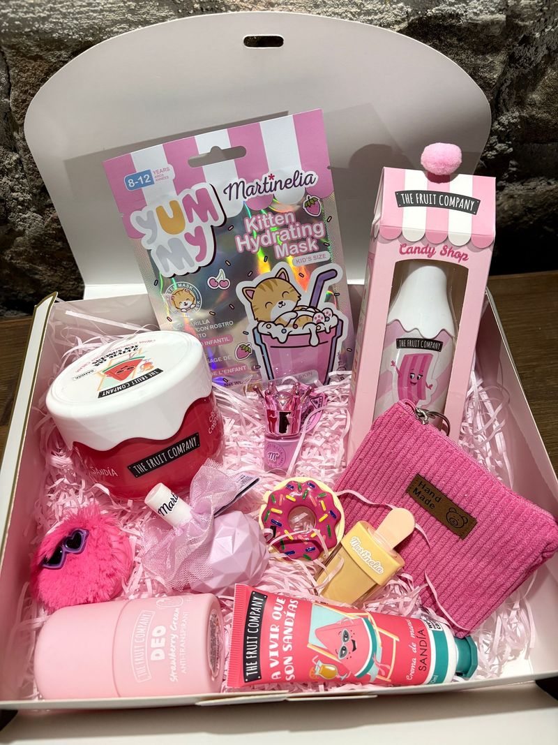 Pinky "Winky Glam"
