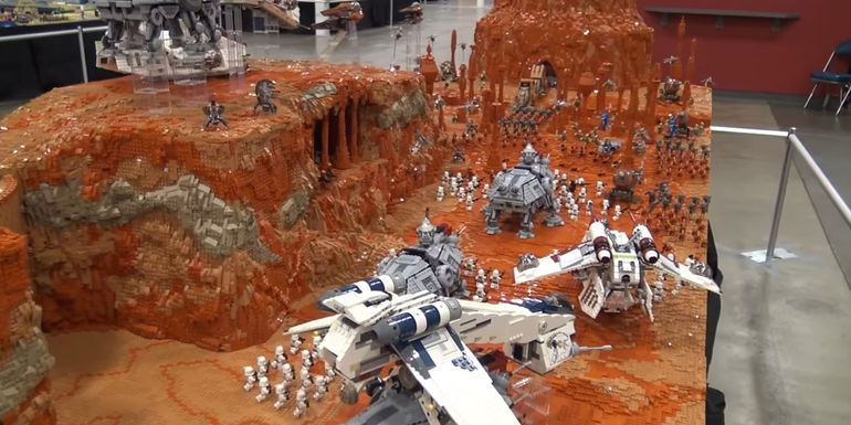 Record Breaking Star Wars LEGO MOC Second Battle of Geonosis