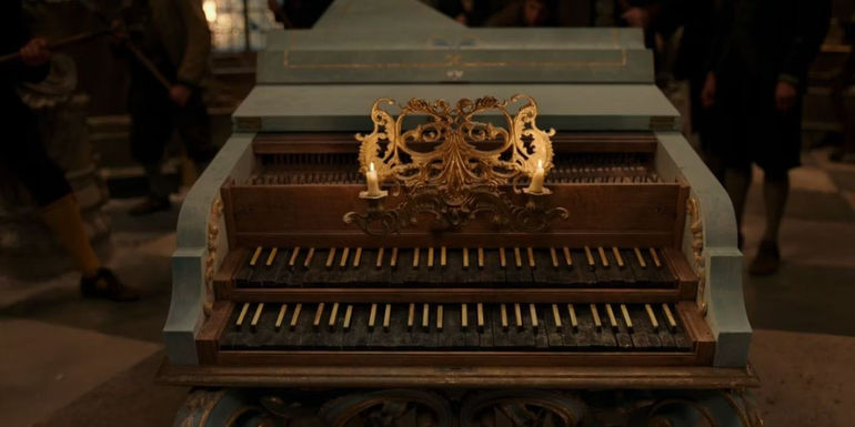 Cadenza the piano in Beauty and the Beast (2017).