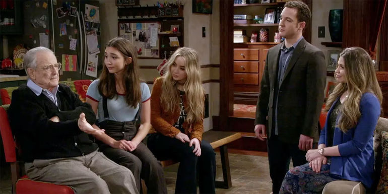 William Daniels as Mr Feeny Surrounded by the Matthews Family and Maya in Girl Meets World finale