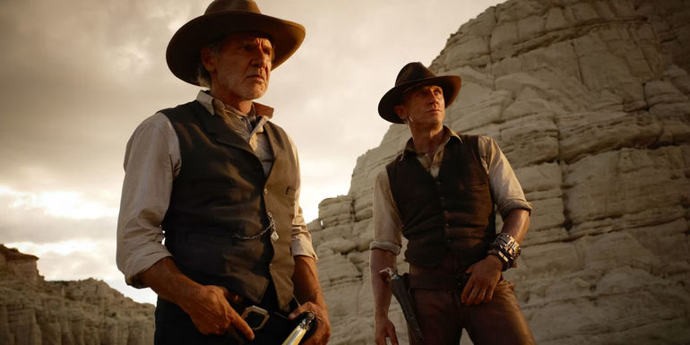Jake and Woodrow (Harrison Ford and Daniel Craig) at the desert looking to the distance in Cowboys and Aliens.