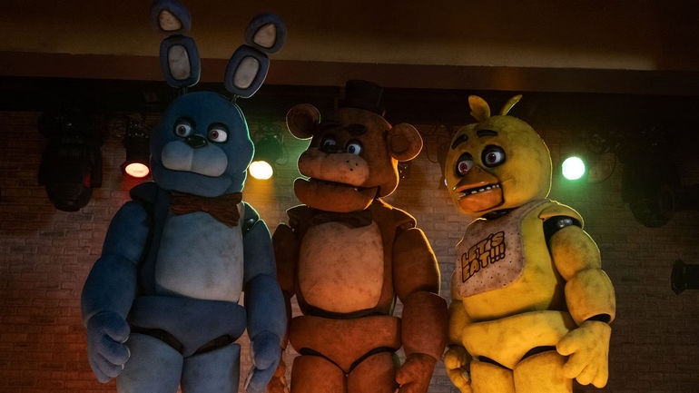 Five Nights at Freddy's: Into the Pit - A Pixelated Adventure