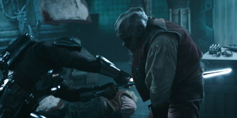 Din Djarin vs. thugs in The Book of Boba Fett