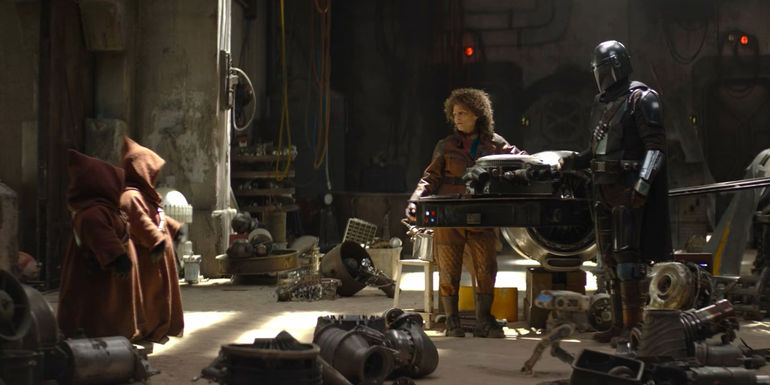 Din Djarin and Peli Motto speak to the Jawas on Tatooine in The Book of Boba Fett episode 5