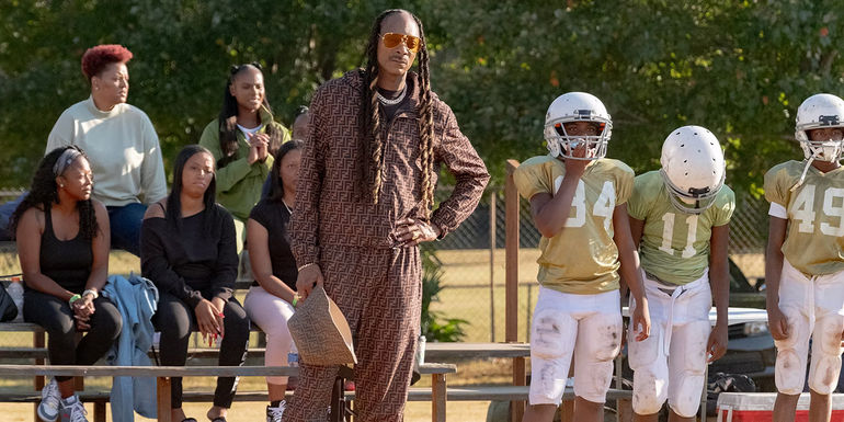 Snoop Dogg as Two Js looking disappointed in The Underdoggs