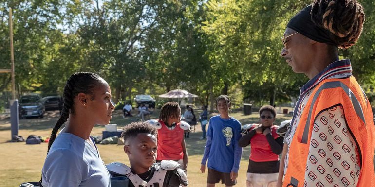 Tika Sumpter looking angry at Snoop Dogg in The Underdoggs