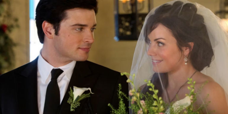 Clark and Lois looking at each other at their wedding in Smallville