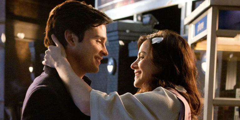 Clark and Lois look into each other's eyes during their proposal in Smallville