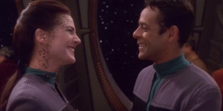 Jadzia Dax and Julian Bashir smiling on the Promenade DS9