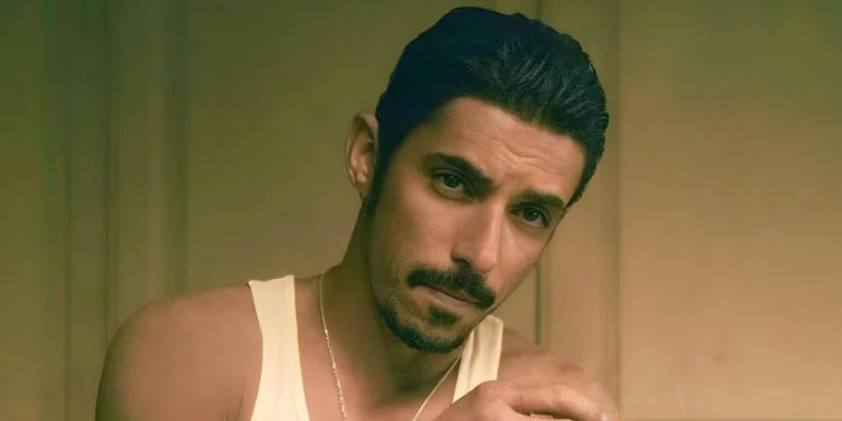 Alberto Guerra poses with a cigarette as Darío Sepúlveda in Griselda.