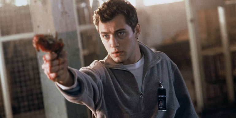 Jude law points a pistol in eXistenZ